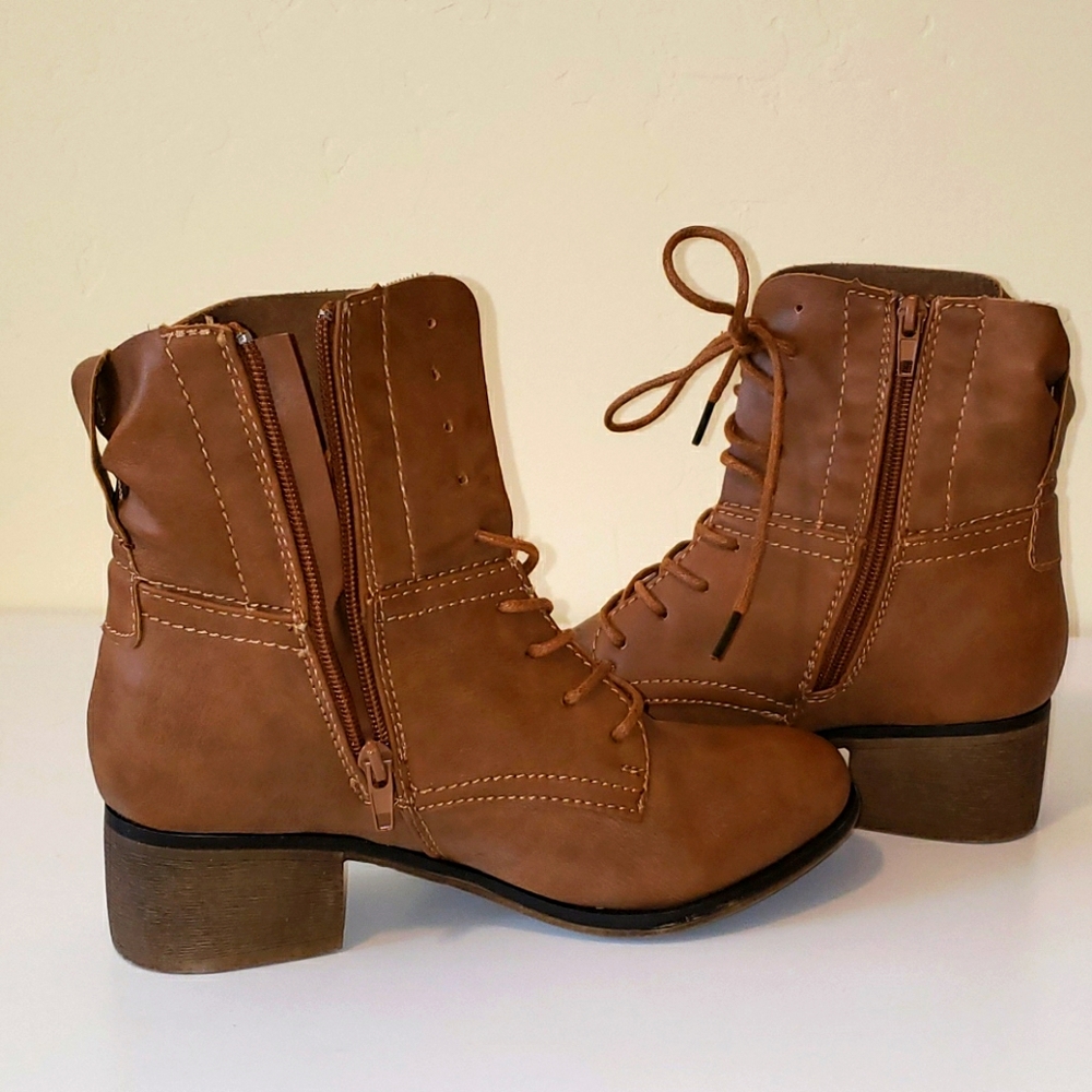 Boots - Picture 4 of 6